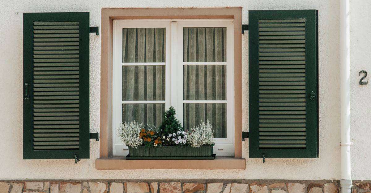 Enhancing Indoor Comfort with Cafe Style Plantation Shutters