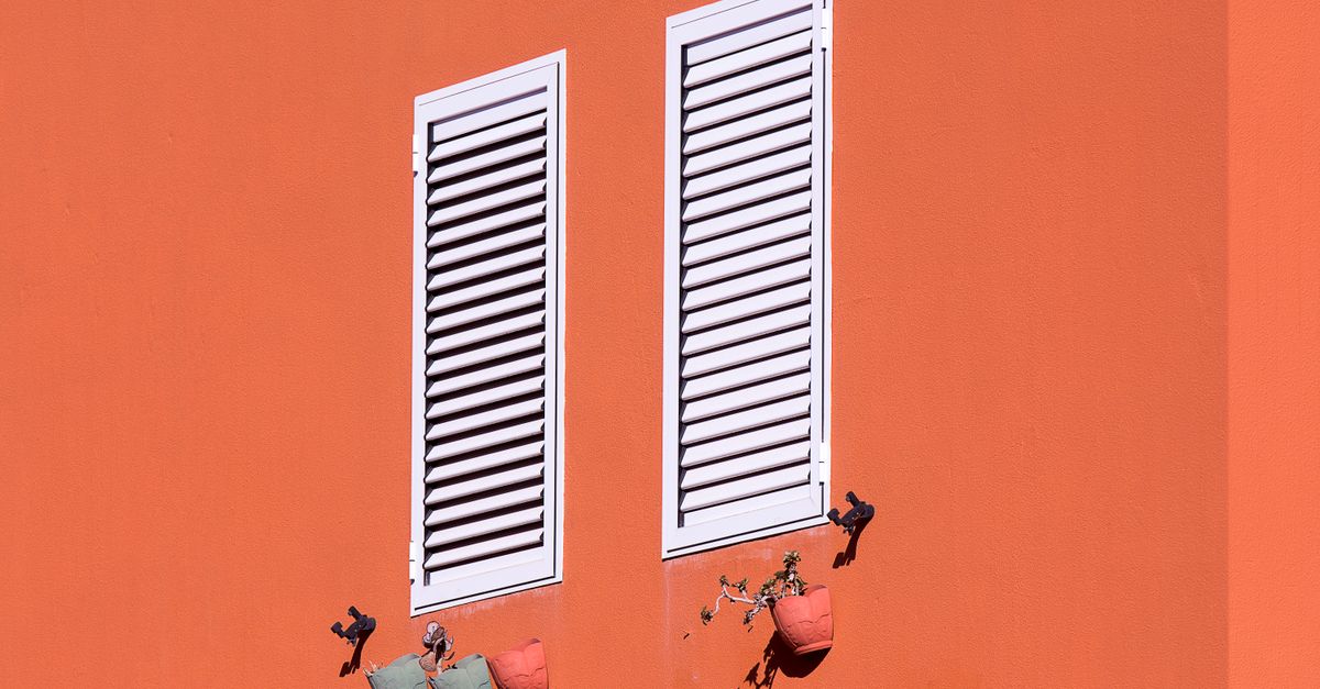 Key Features that Make Cafe Style Plantation Shutters Stand Out